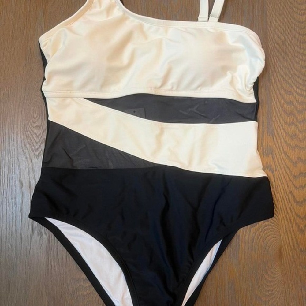 Cupshe Colorblock One-Shoulder One-Piece Swimsuit in Cream, Gray & Black 14 NWT - Picture 2 of 12